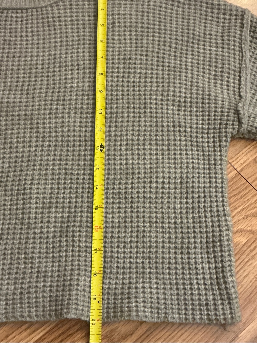 Moon & Madison Cozy Grey Waffle Knit Chunky Sweater Size Medium - Picture 5 of 6